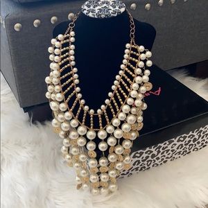 Women’s fashion necklace